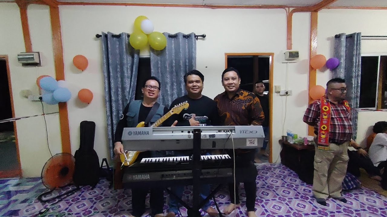 RICKIE ANDREWSON ft KALAMASI BAND ( UKAI LAWA UKAI SUMBUNG) at rumah awin seloi 