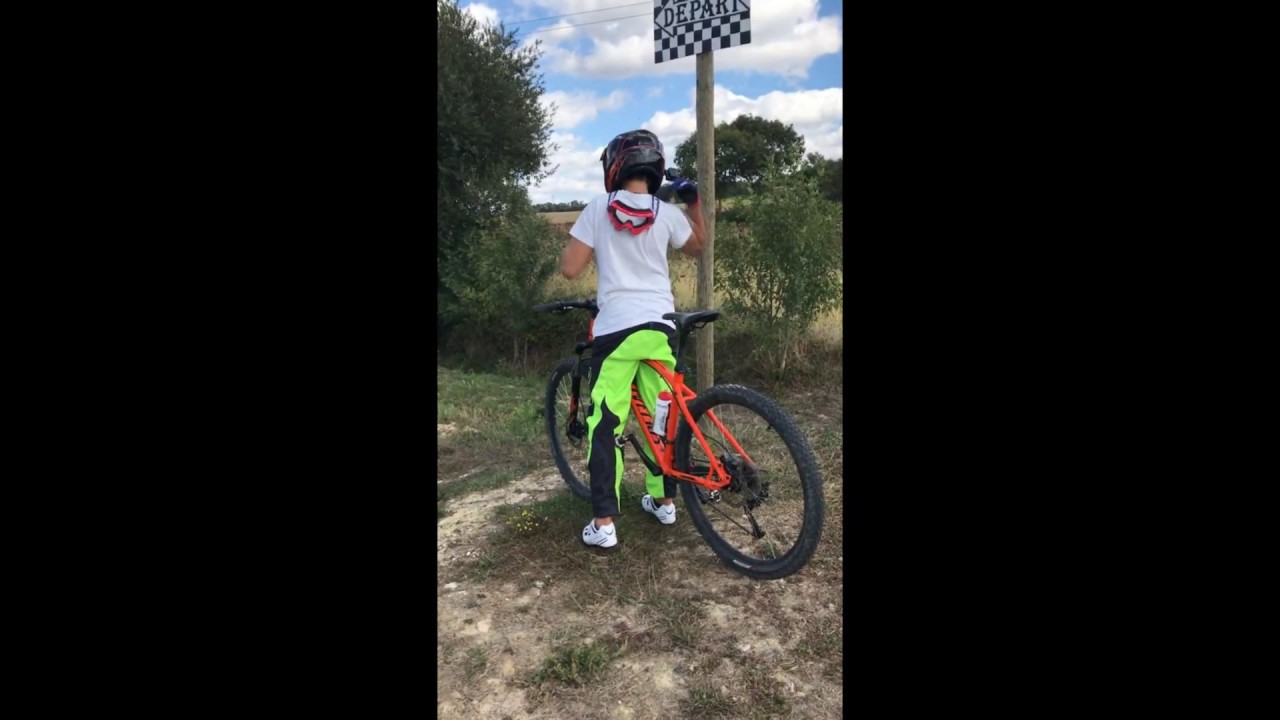 Spot vtt au village avec un pot