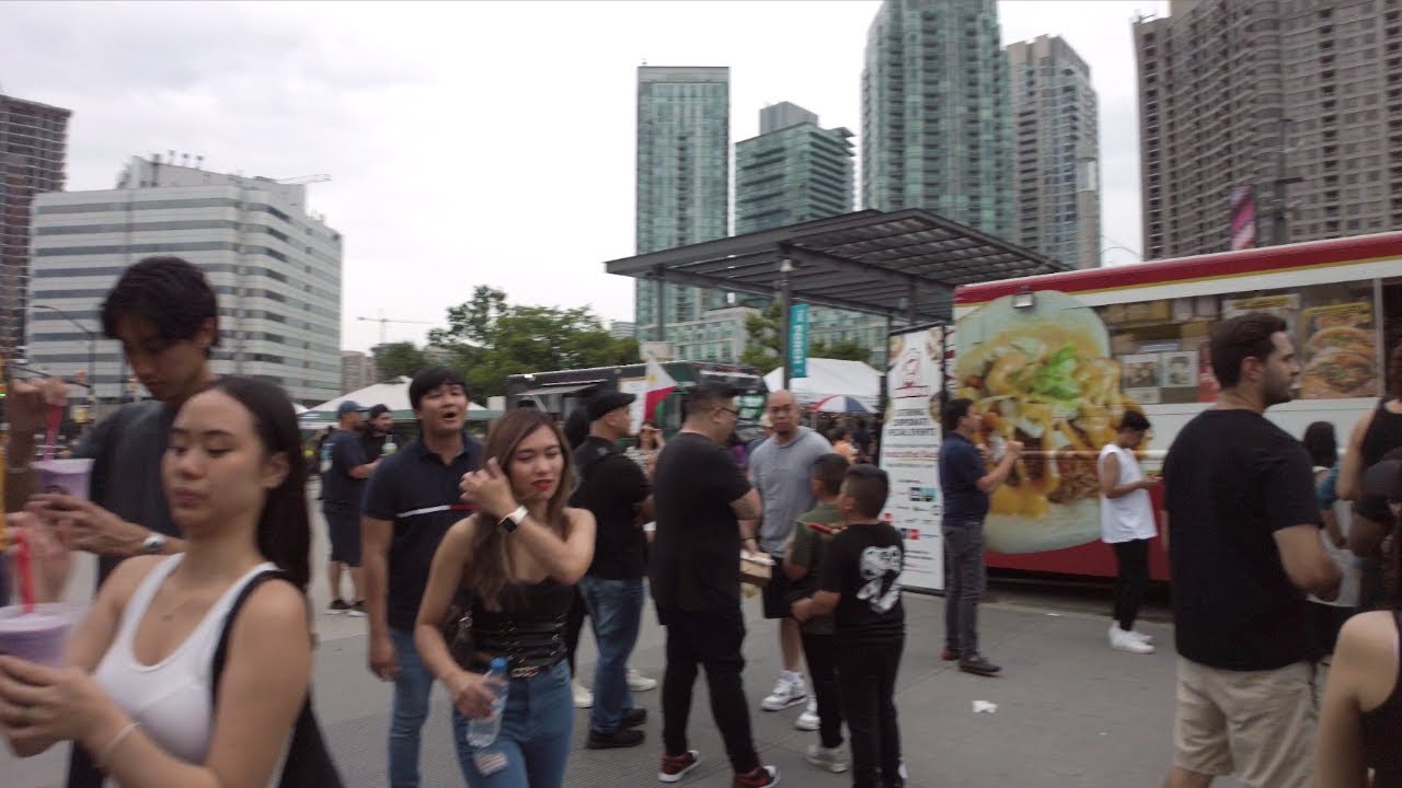 Walking in Celebration Square; Filipino Food, Live Music, Summer 2023・4K