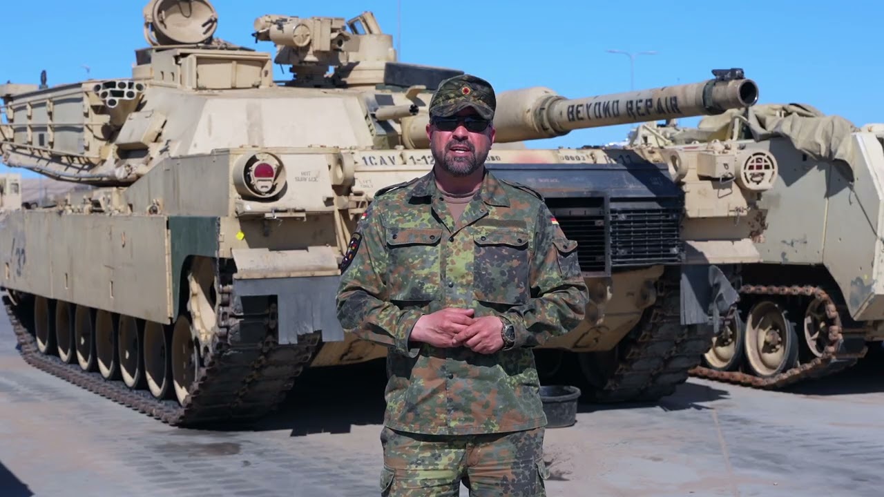 Старший сержант немецкой армии Стивен Солис управляет 70-тонным танком M1A2 Abrams.