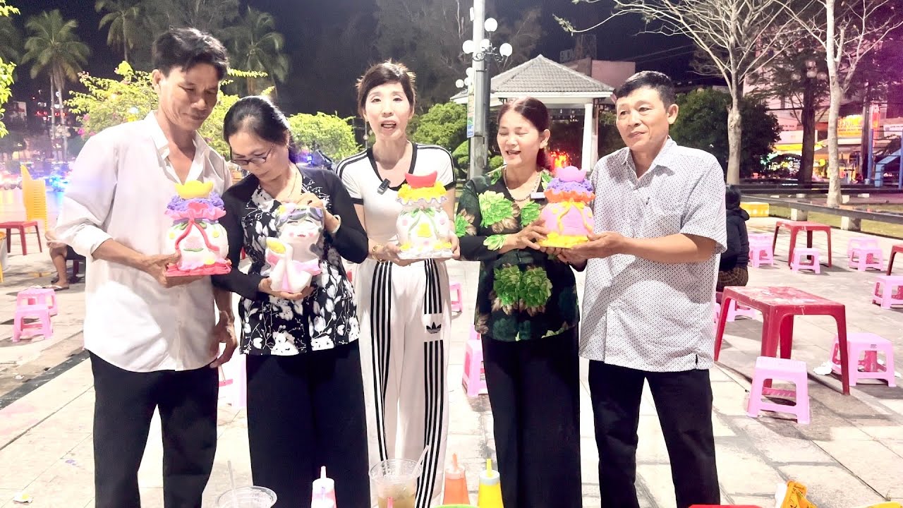 Buổi Tiệc Đâù Năm Hoành Tráng Lẩu Khổng Lồ Và Trò Chơi Kĩ Niệm Của Gia Đình Linh Cuộc Sống Việt Đài/