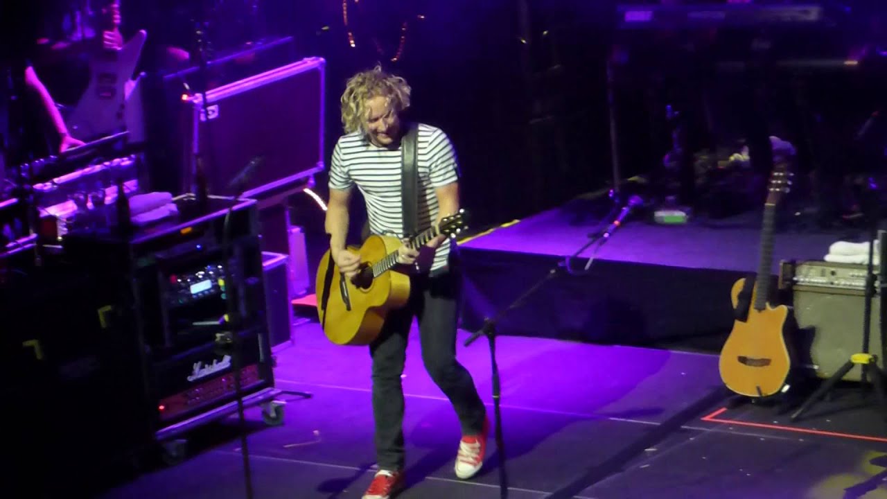 Kasalla feat. Brings-Dausend Levve live@Palladium 04.11.2015