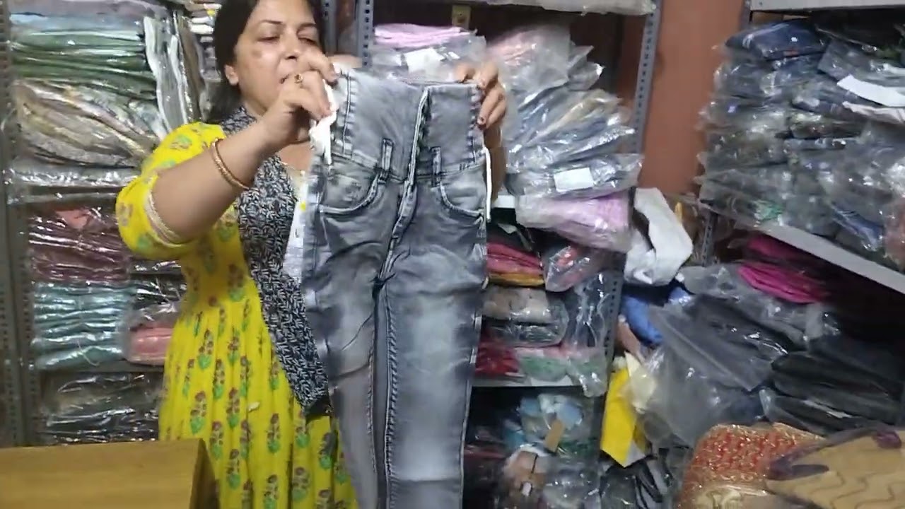Smayra Lot kids ladies mens brand wear Wholesaler (8307484989,9306057782) Charkhi Dadri (127306)