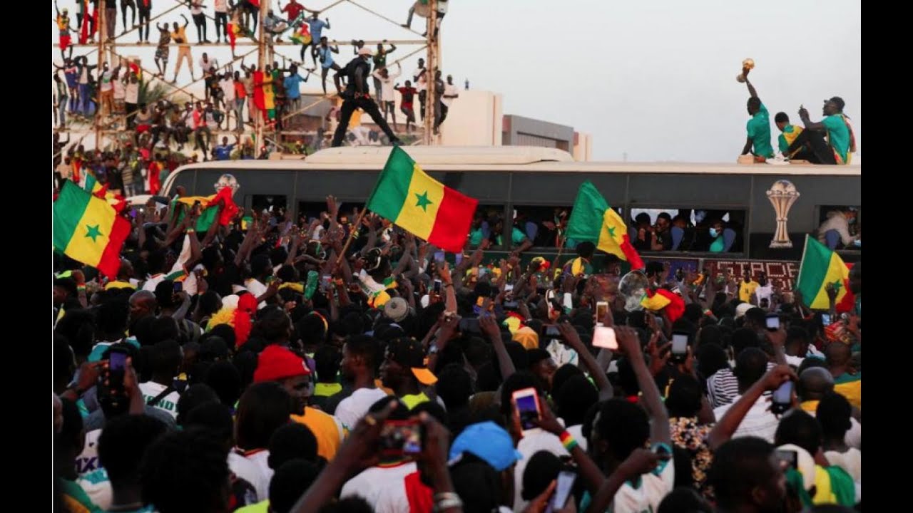 L'ACCUEIL CHALEUREUX RESERVES AUX DOUBLES CHAMPIONS D'AFRIQUE PAR LA POPULATION VENU DE PARTOUTS
