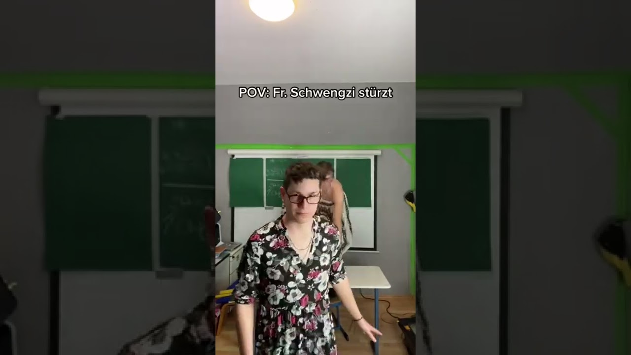 Lehrerin st&uuml;rzt vom Tisch/ tobii_fh #shorts