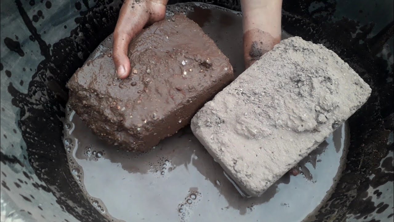 New...brown crunchy gritty red dirt slabs bars crumbling dry in tub +water crumbling +dip.. asmr♥️