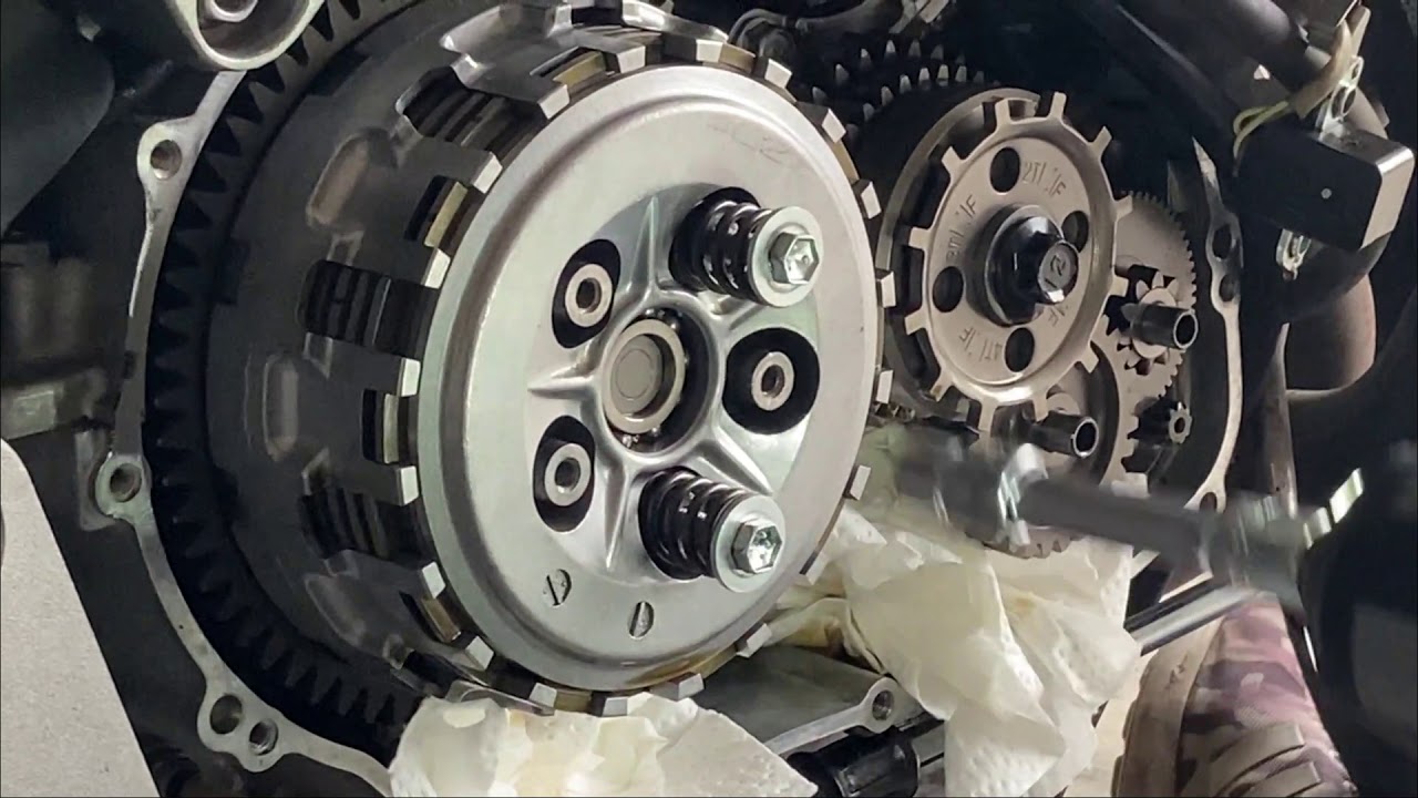 Clutch and oil change on a Honda VFR800