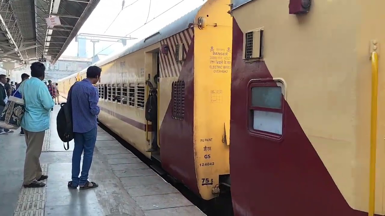 One way Mahaparinirvan diwas special feat. 01255 CSMT-NAGPUR Special departing Dadar 