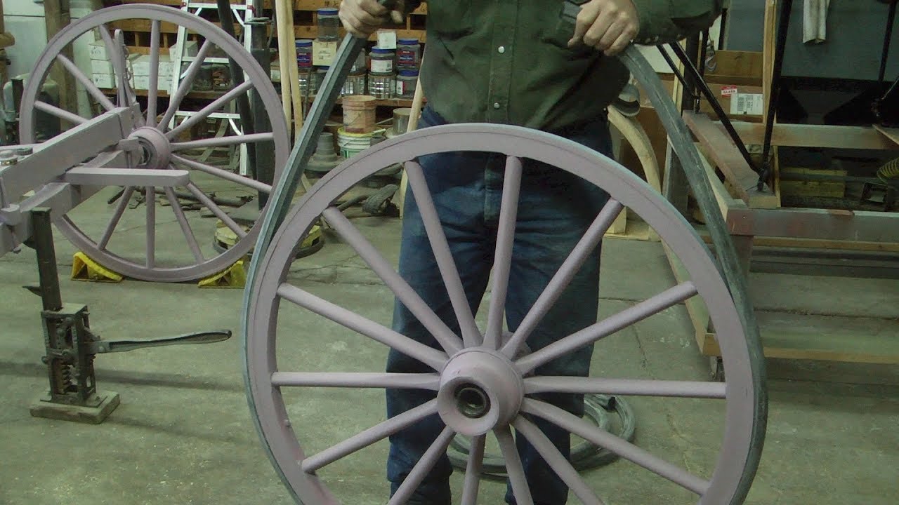 Как резиновые шины устанавливаются на колёса повозок и фургонов? | Wheelwright Trade