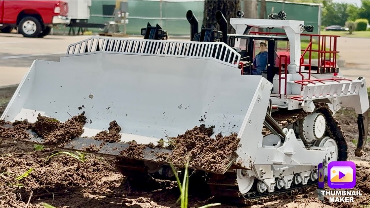 1/14 D11T RC Dozer first cut on a new site in Texas