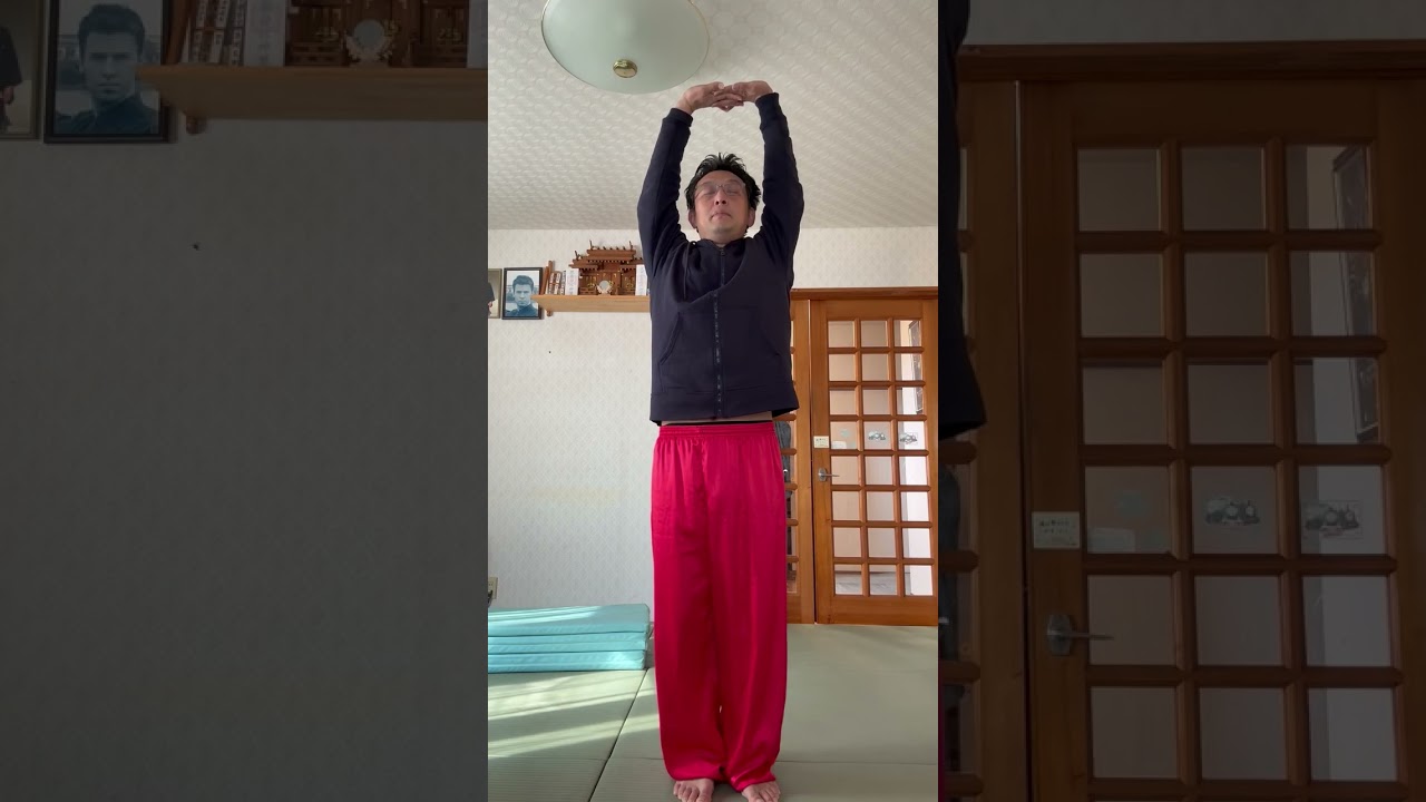 八段錦　起式→　１，第一式 兩手托天理三焦２，二式　左右開弓似射雕