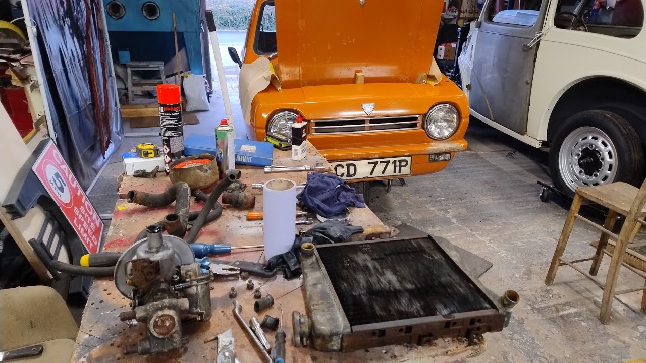 76  Reliant Robin (Vitamin C) as she's now known, gets some much needed maintenance.