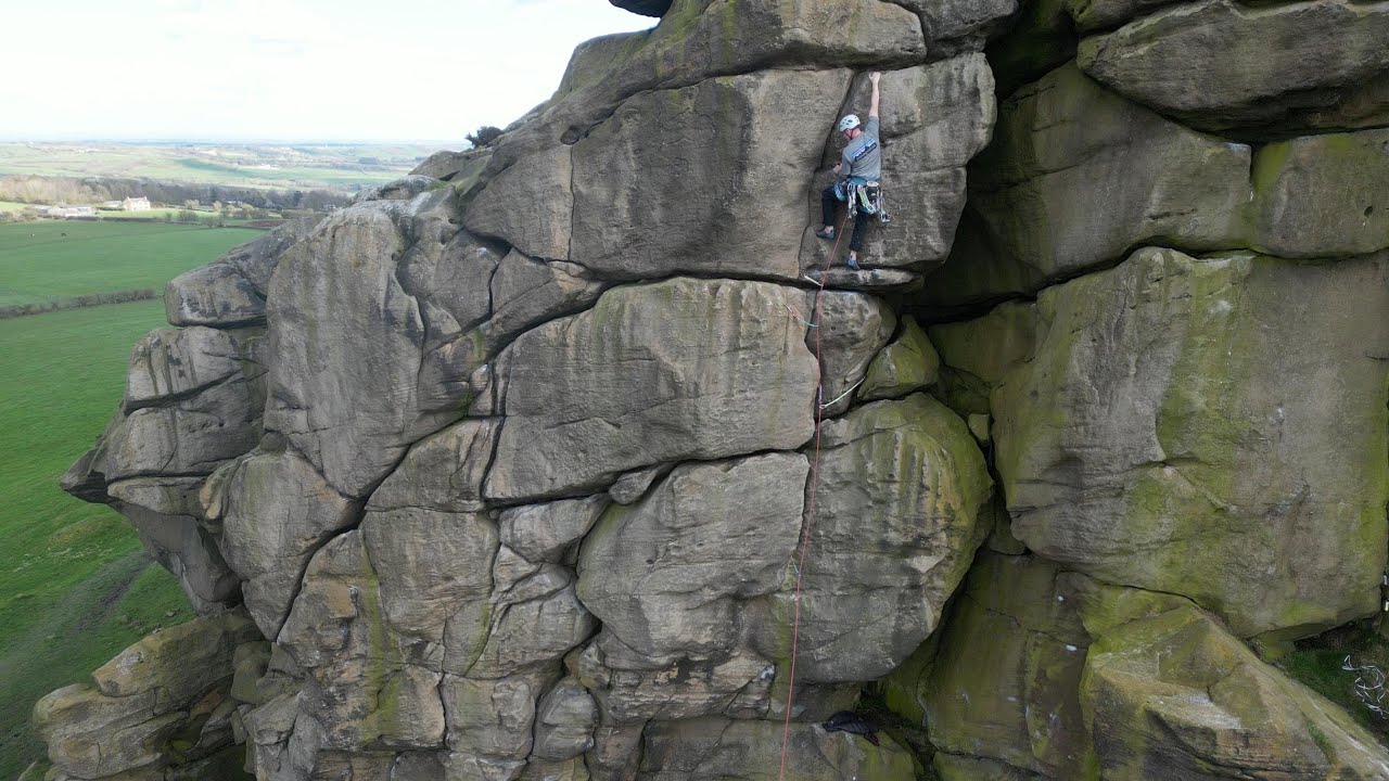 Almscliff Trad - Overhanging Groove HVS 5a ***