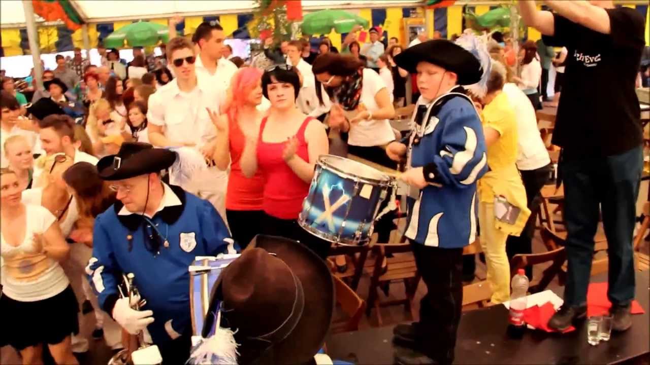 Freies Fanfarenkorps beim Schützenfest Auftakt in Stedum 2013