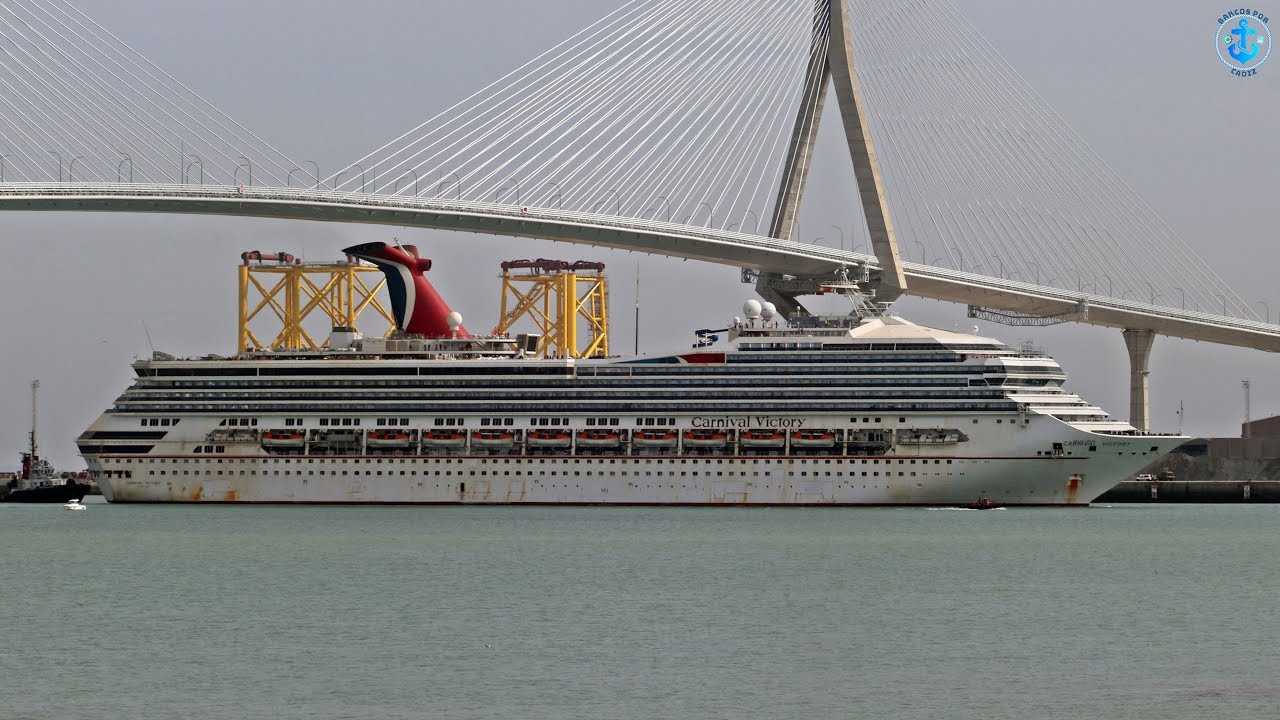 Crucero CARNIVAL VICTORY entrando en Navantia Puerto Real