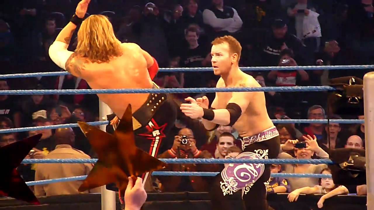 EDGE RETIRES BUT GOT IN AN E&C 5 sec. pose in HD. Old School WWE!!! Smackdown off air - funny!