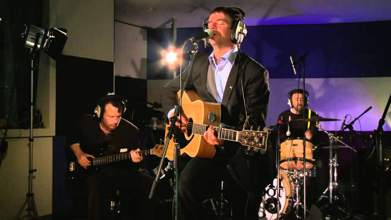 I Am Kloot perform Northern Skies