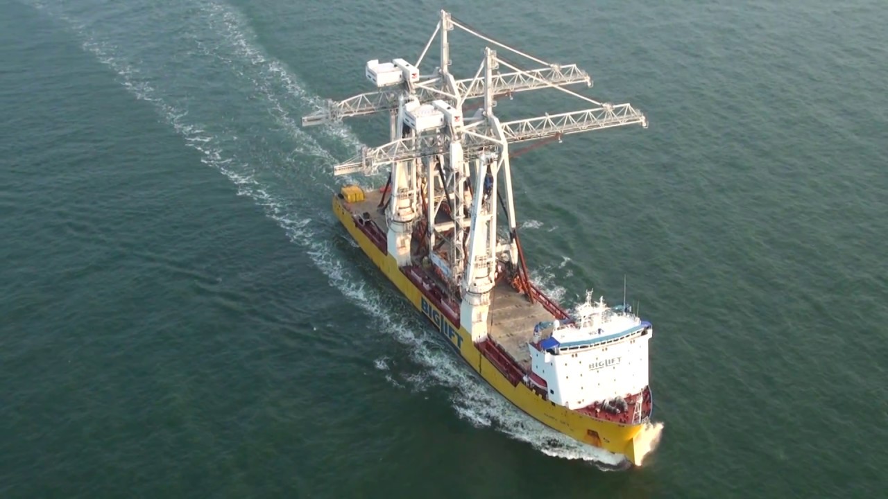 Happy Sky transports two oversized STS Container Cranes