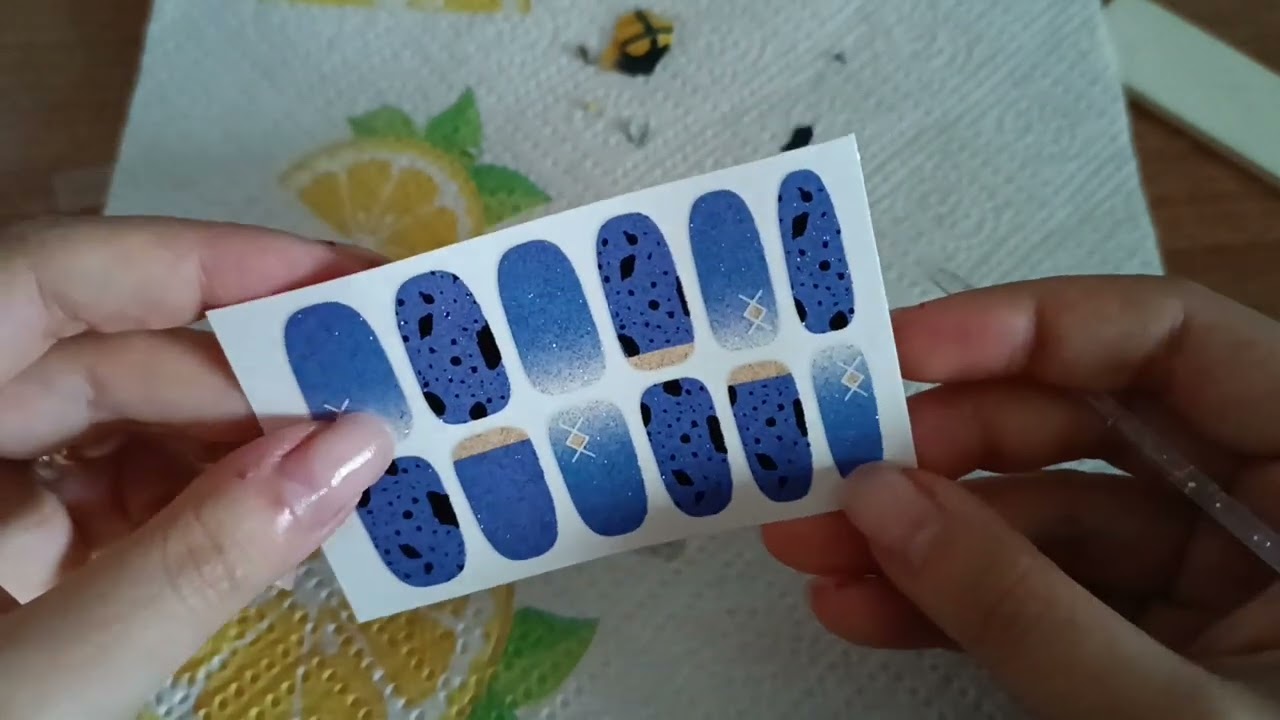 facciamolo insieme: come mi faccio le unghie con le pellicole adesive