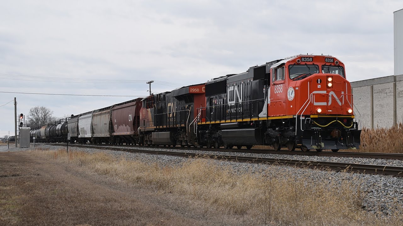 CN 8358 at Centralia, IL