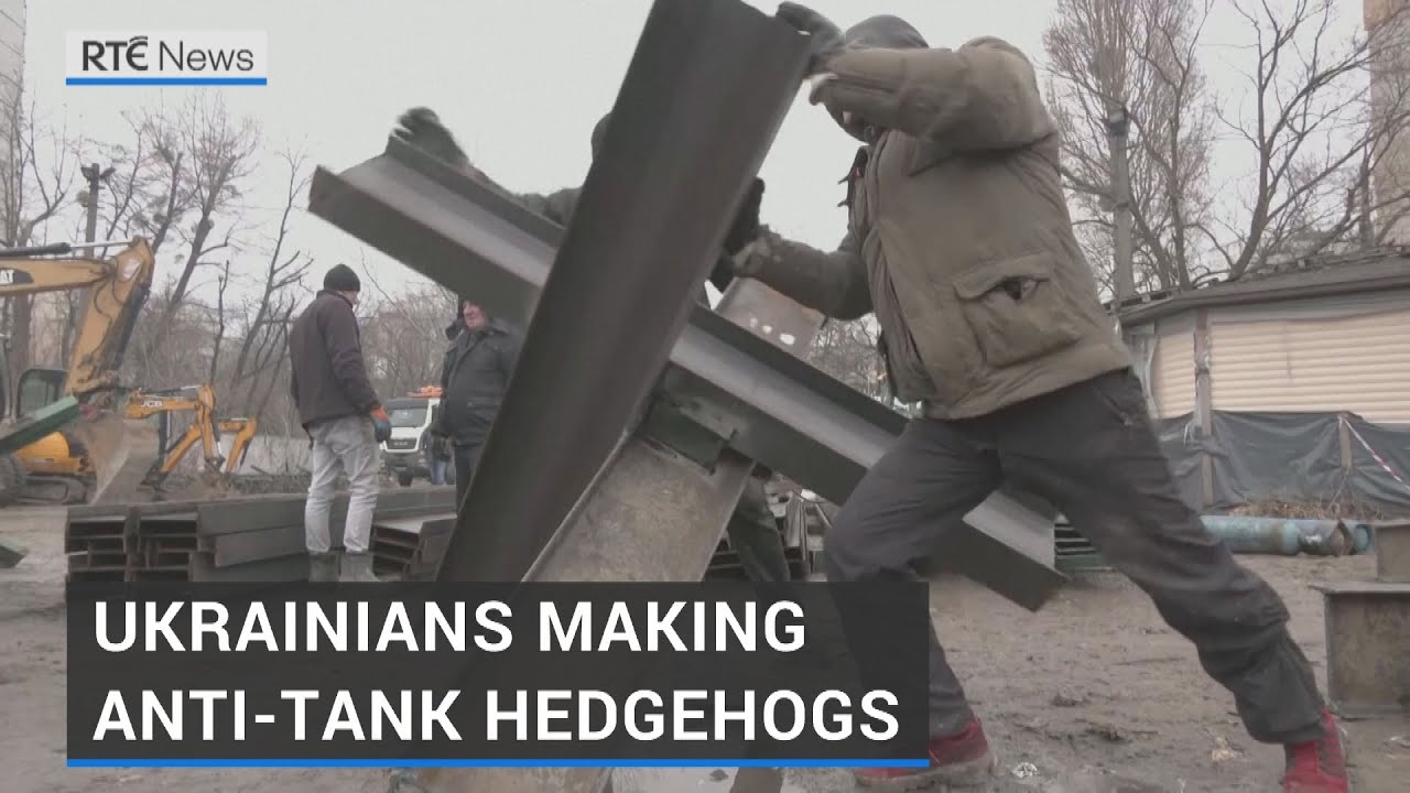 Ukrainian builders making 'hedgehogs' to thwart tanks