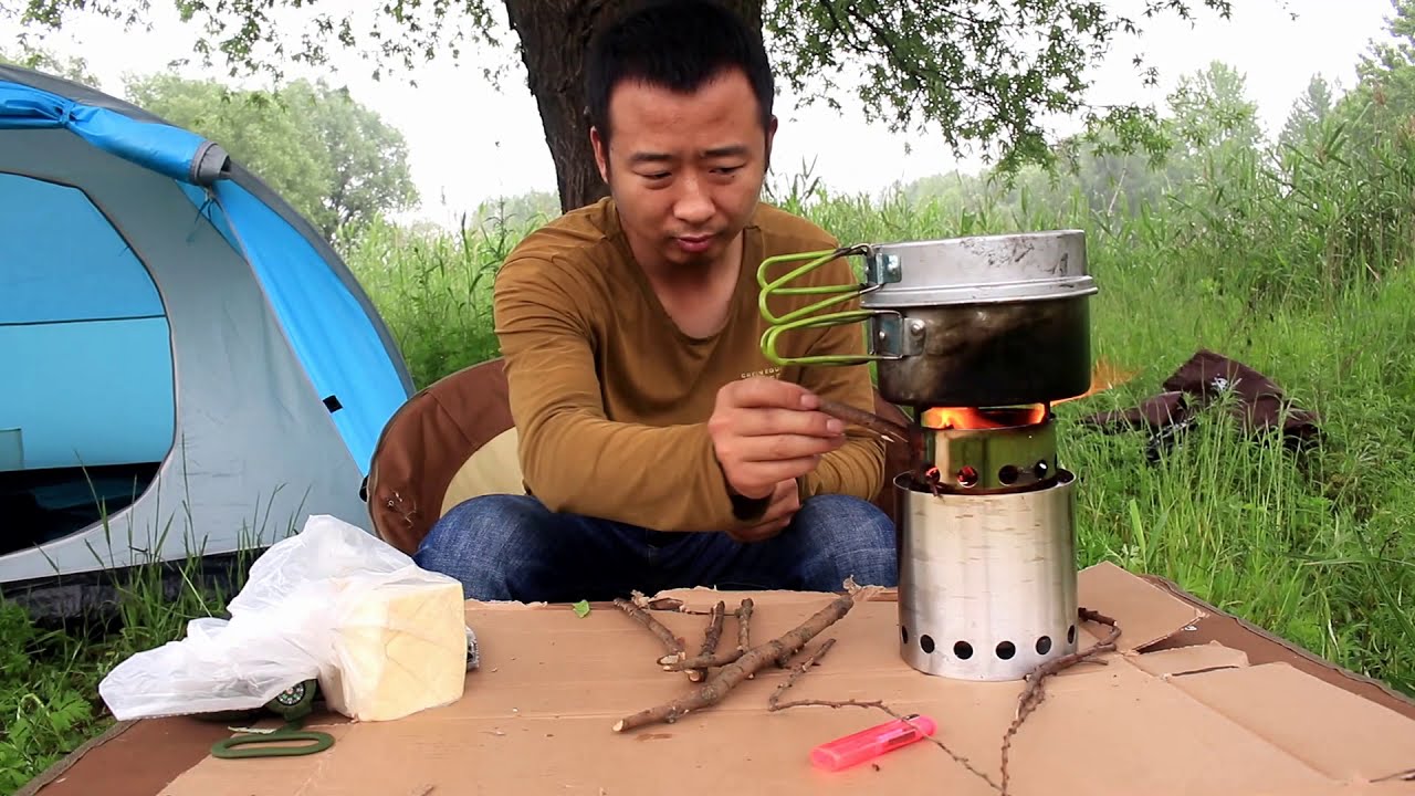 一个人的户外露营，吃四川辣肠直到胃抽筋