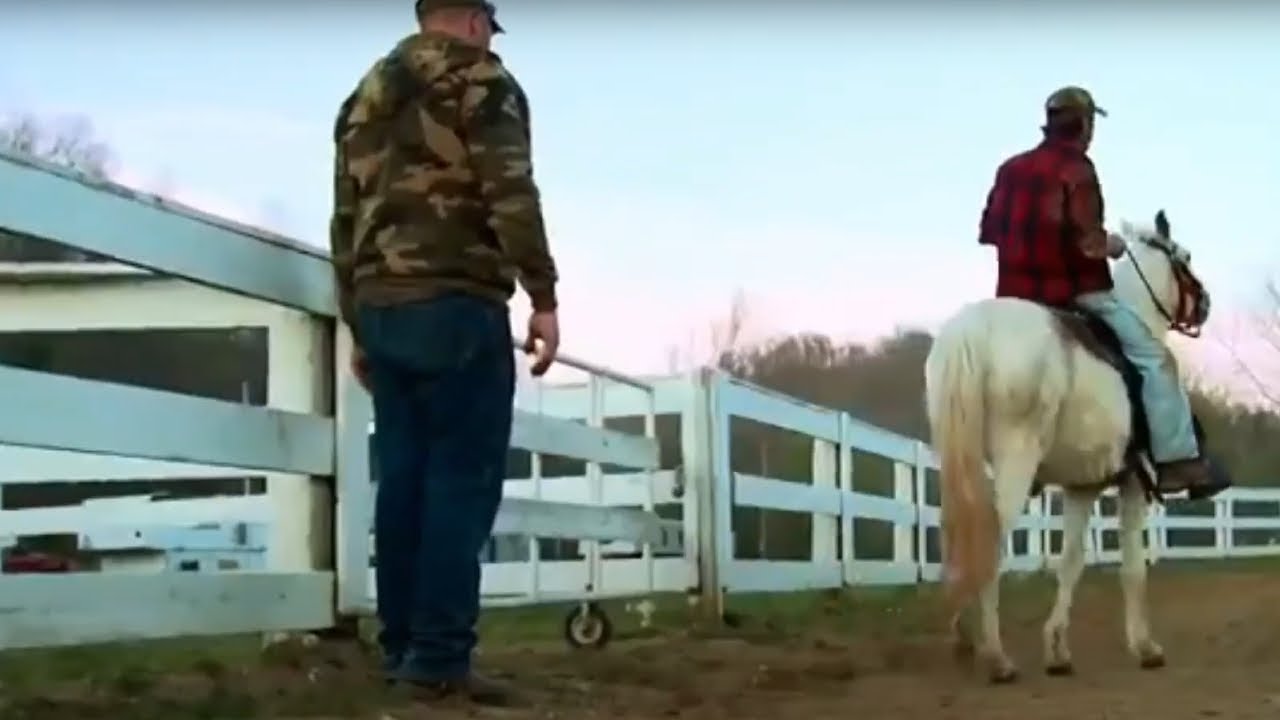 Moonshiners: Tickle Rides A Horse