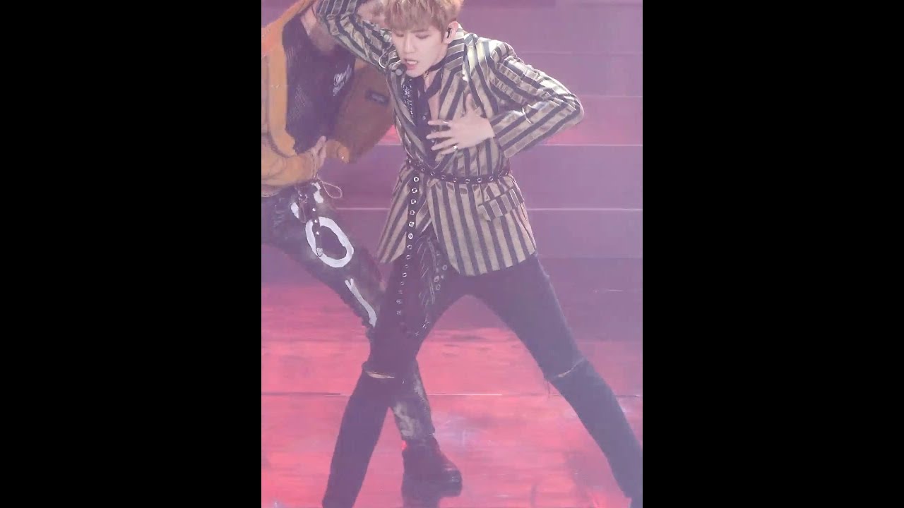 170222 엑소 (EXO) - Intro(세훈)+Monster(몬스터) [백현] BAEKHYUN 직캠 Fancam (2016 가온차트어워드) by Mera