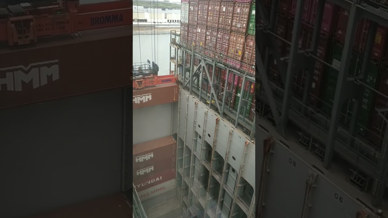 Container loading.Ship series Video3