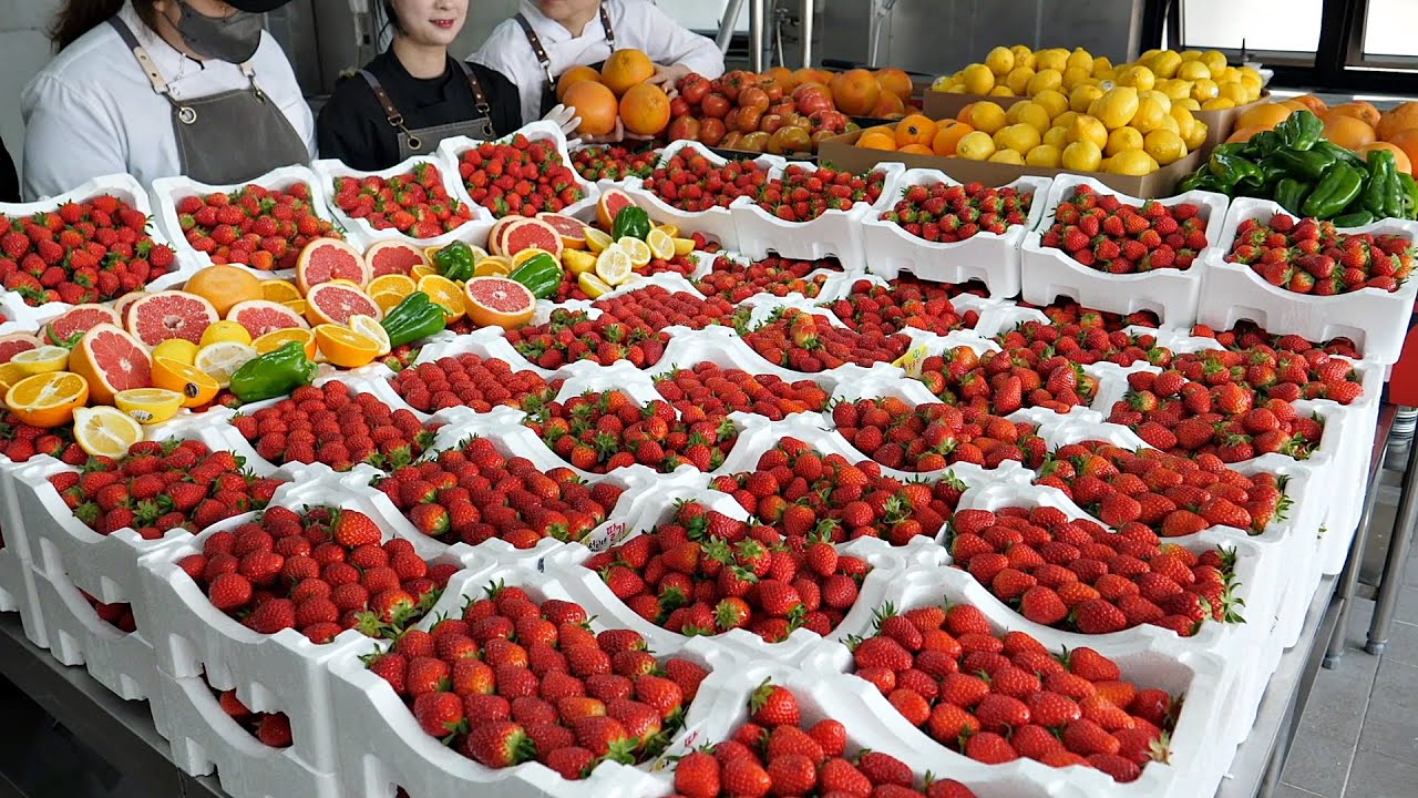 Чистый и здоровый! свежевыжатый фруктовый сок и аде (клубника, грейпфрут) / корейская уличная еда
