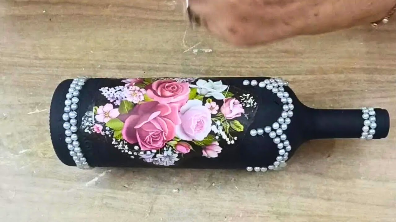 Garrafa Decorada com Decoupagem e Pérolas - Elegância Artesanal
