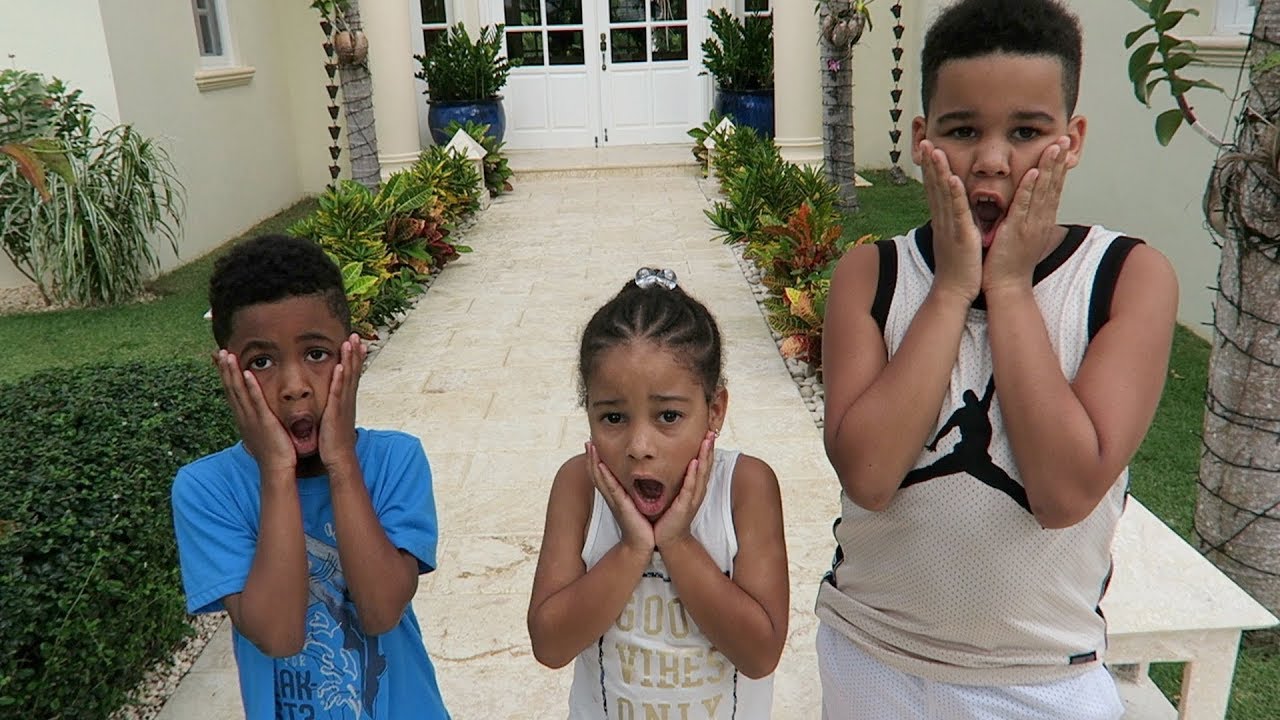 Home Alone on Vacation! Kids Pretend Play