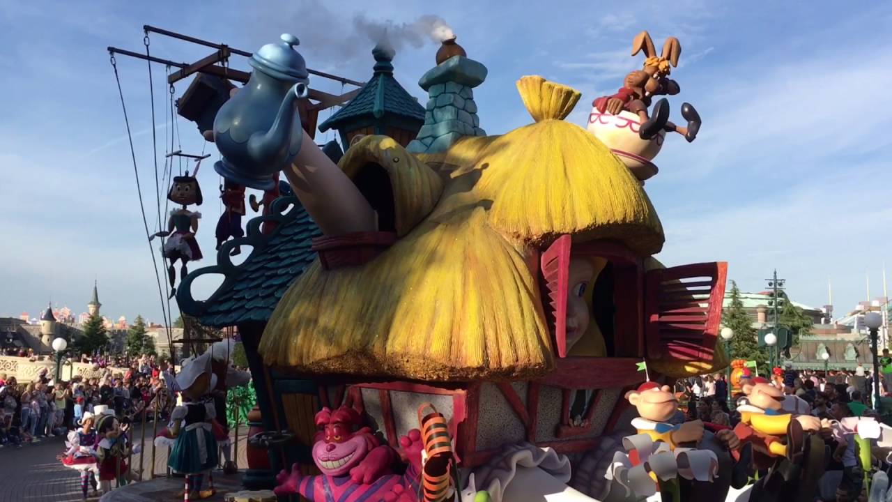 [4K]DISNEY Magic On Parade Disneyland Paris La Magie Disney En Parade - Around The World With Mickey