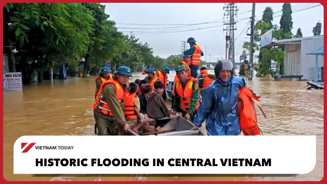 Историческое наводнение в центральном Вьетнаме | Vietnam Today