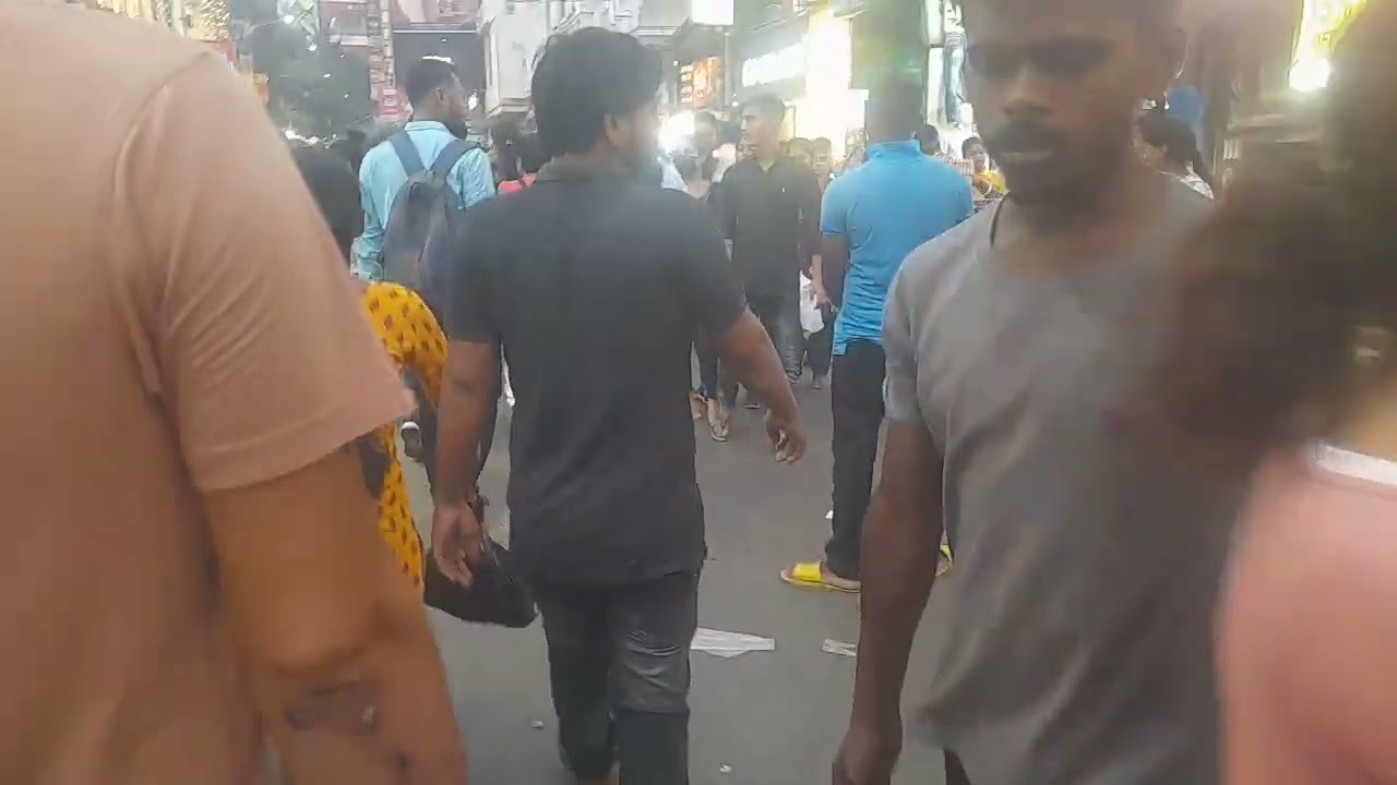 কলকাতা মুরাদসহ আমি সড়কে ঘোরাফেরা করতেছি