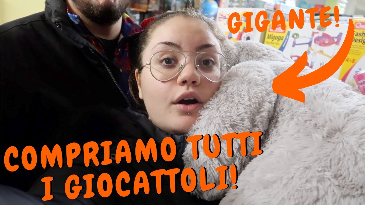 COMPRIAMO MEZZO NEGOZIO DI GIOCATTOLI PER LA BEFANA !  / chiara paradisi