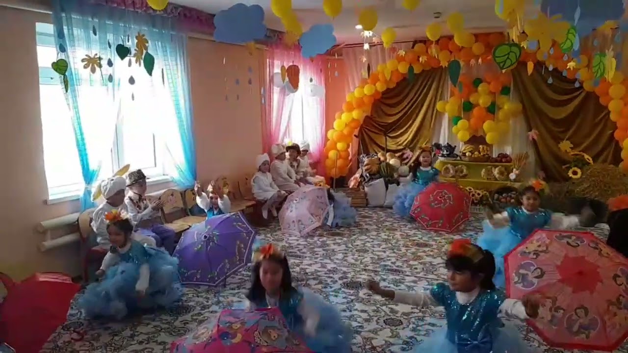 Детский сад весёлый дождик танцует дедишки 