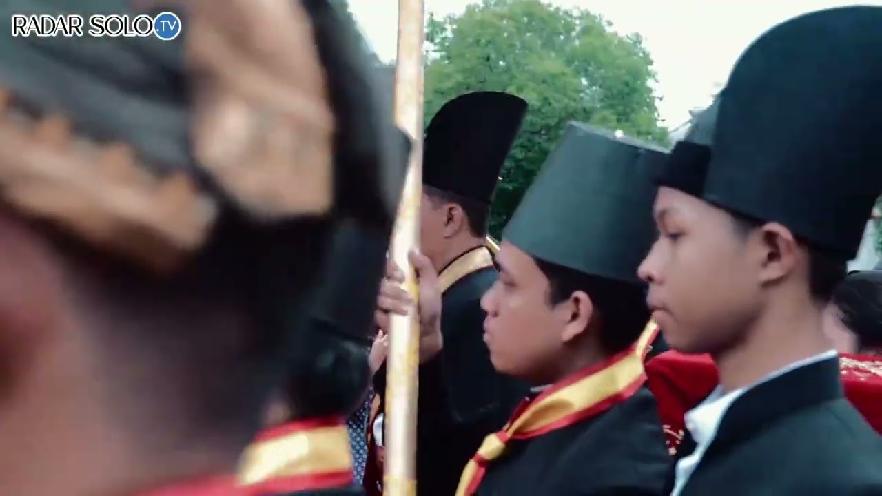 PENOBATAN AGUNG: SISKS Pakoe Boewono XIV Resmi Menjadi Raja Surakarta!