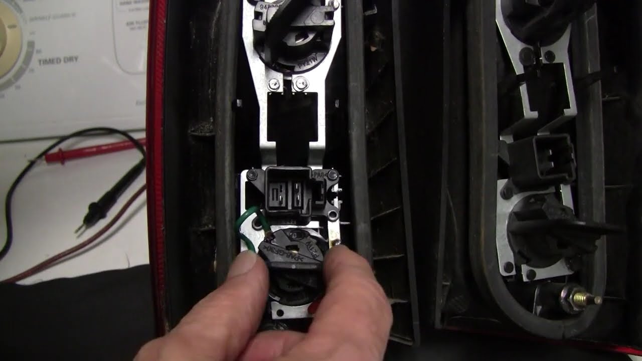 02 Volvo V70 Rear Upper Tail/Brake Light Repair