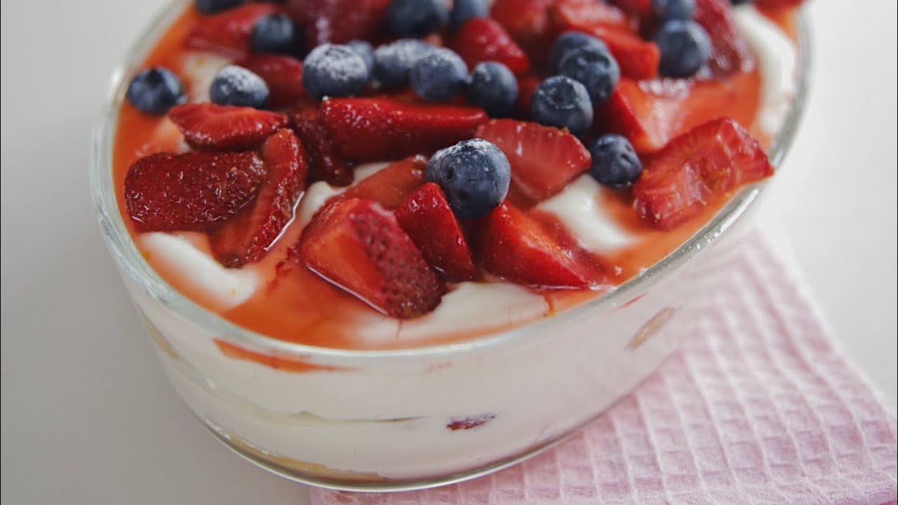 Tiramisu de frutillas (sin huevo ), en un solo paso cero dificultad .