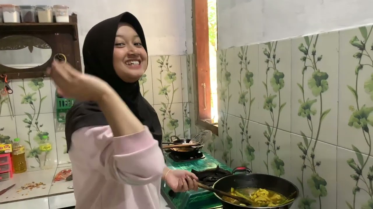MASAK MASAK BARENG LAGIII!! SERU BANGEETT. LINA BIKIN KETAWA TERUUSSS