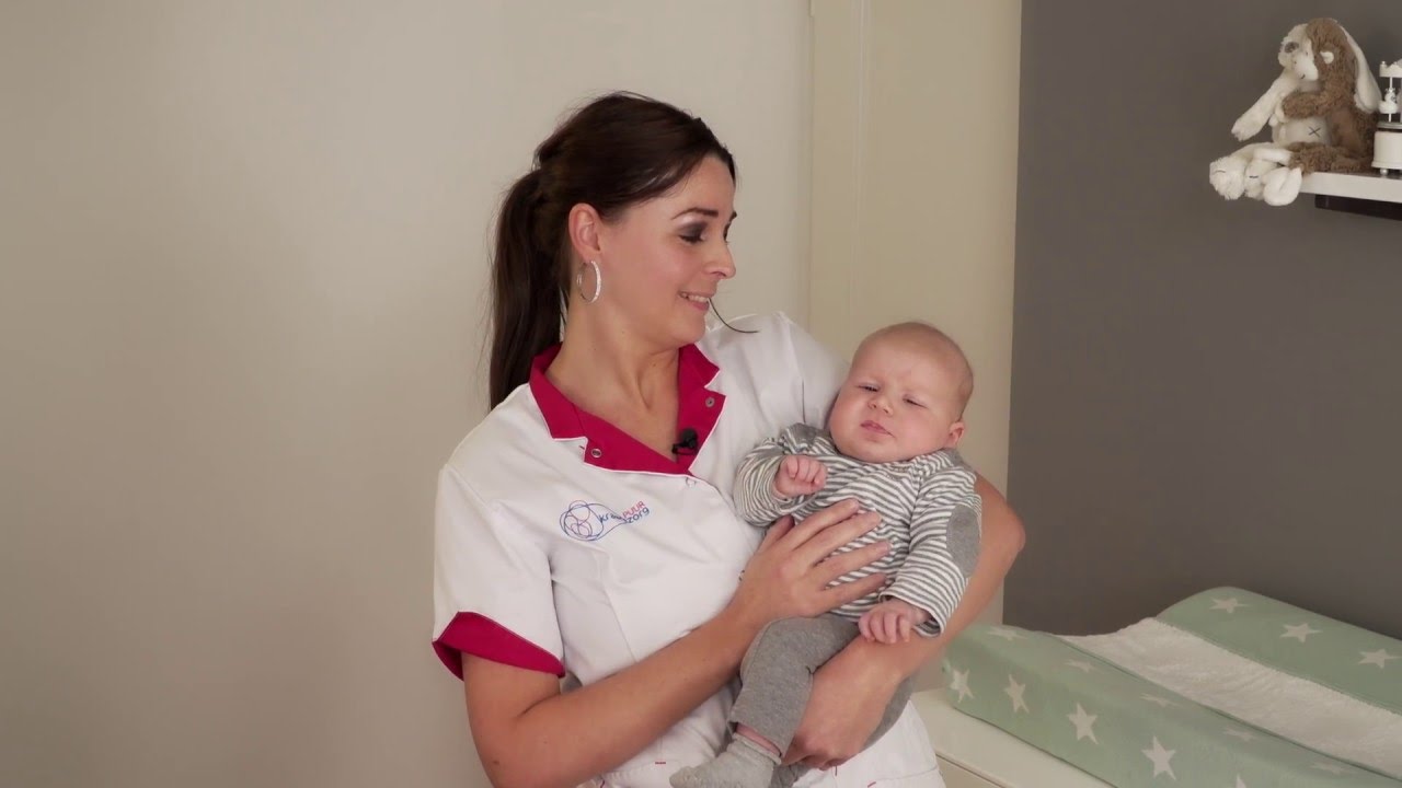Je baby in badje doen