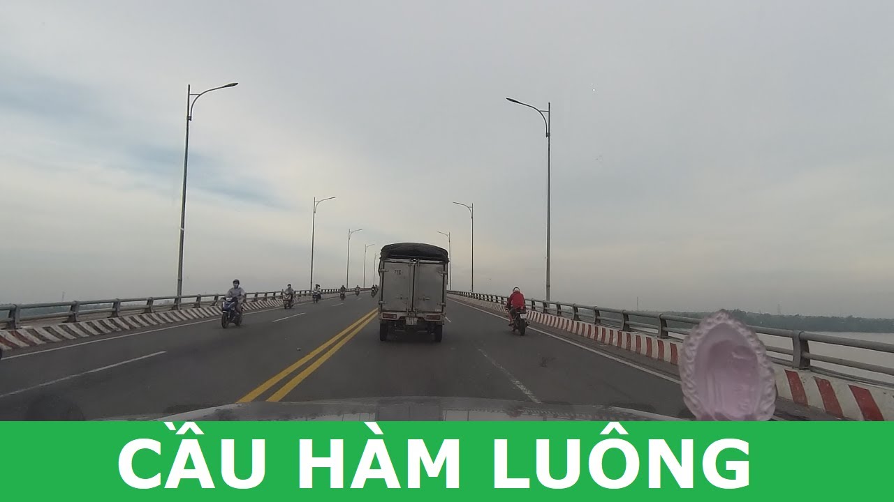 Cầu Hàm Luông nối liền Thành Phố Bến Tre và huyện Mỏ Cày Bắc