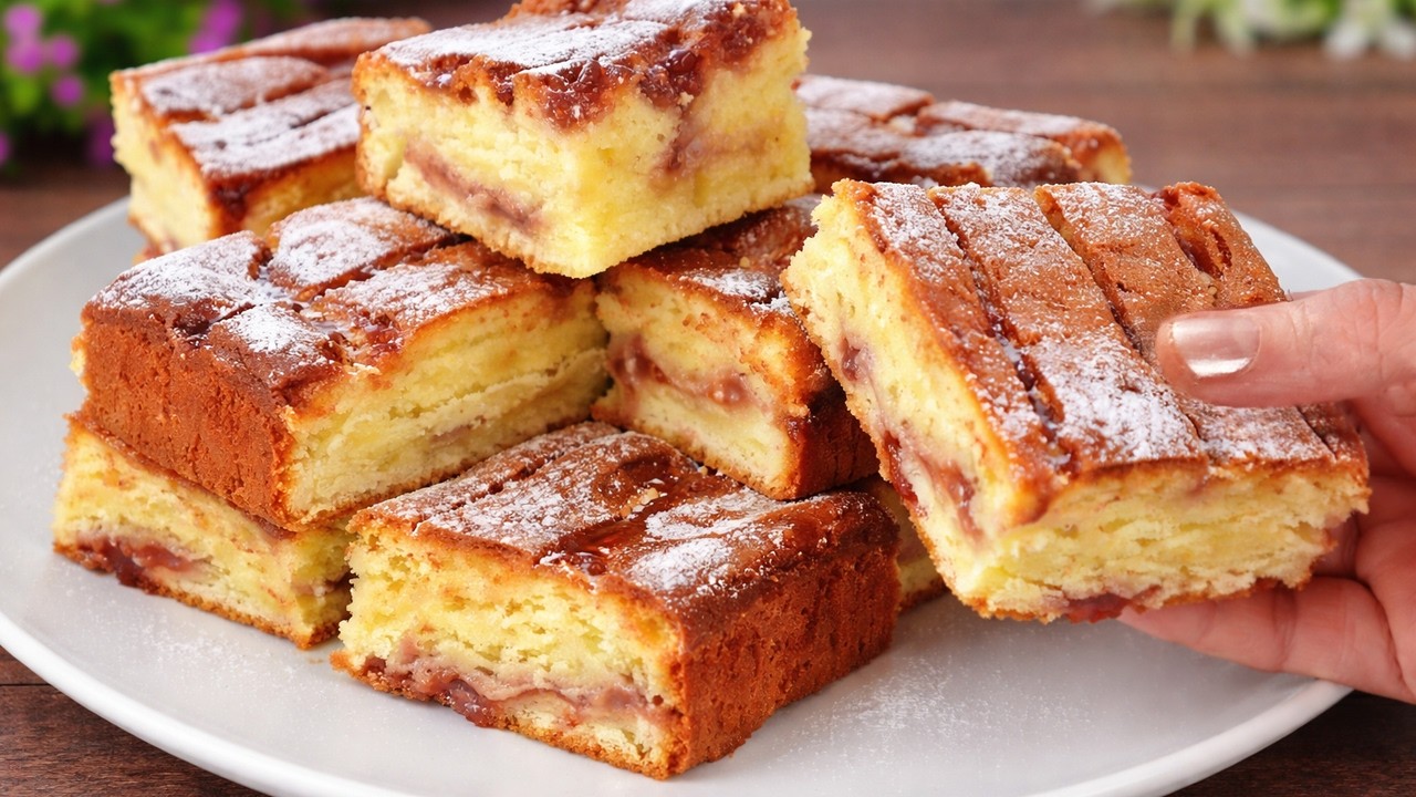 Soft Jam Cake in 5 Minutes - Moist and Fluffy Homemade Dessert