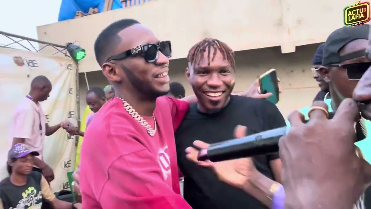 Gaspi, Iba One, Djoss Saramani, ABBA Wayne , Tiguida  Kanté ensemble au baptême Chez Zilo