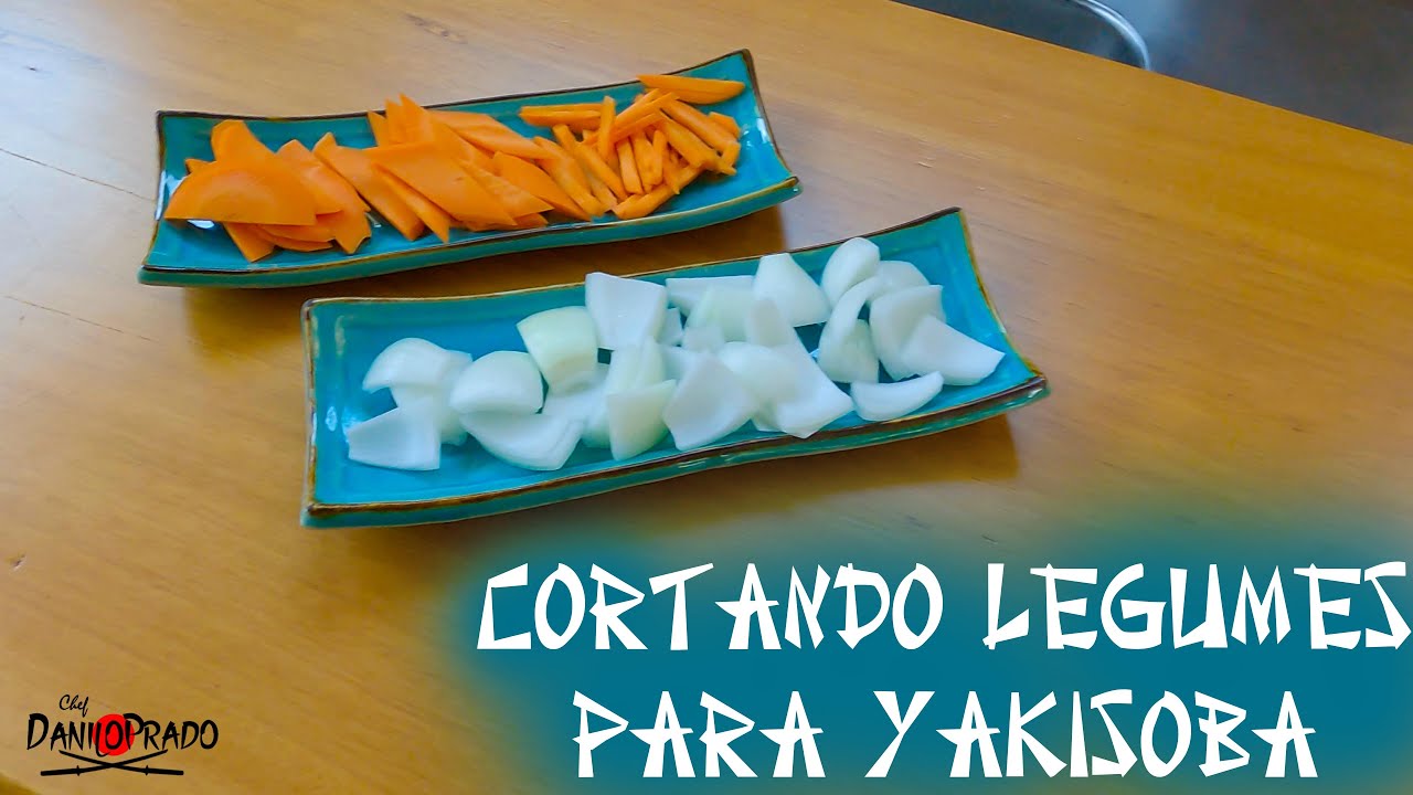 CORTANDO LEGUMES PARA YAKISOBA