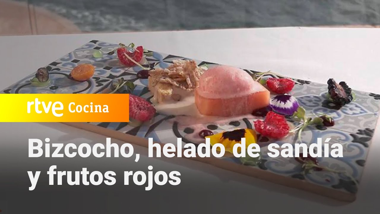 Desayuno saludable: Bizcocho, helado de sand&iacute;a y frutos rojos  - Como Sapiens | RTVE Cocina