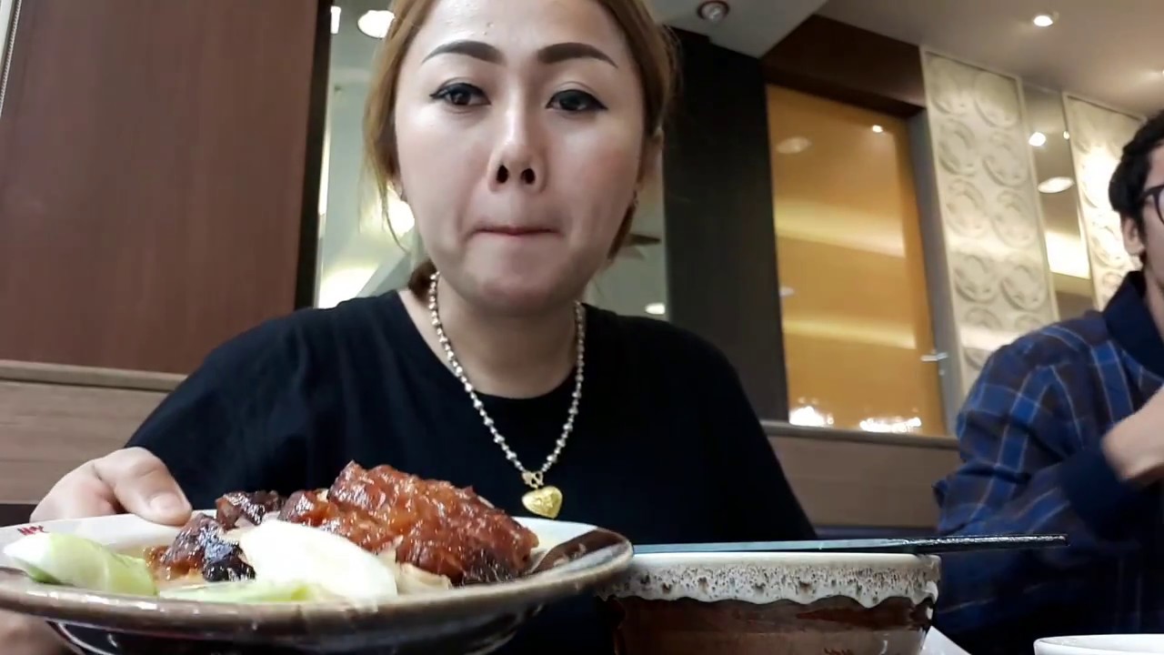 แม่มุ้ยกับครอบครัวทานมื้อเย็น