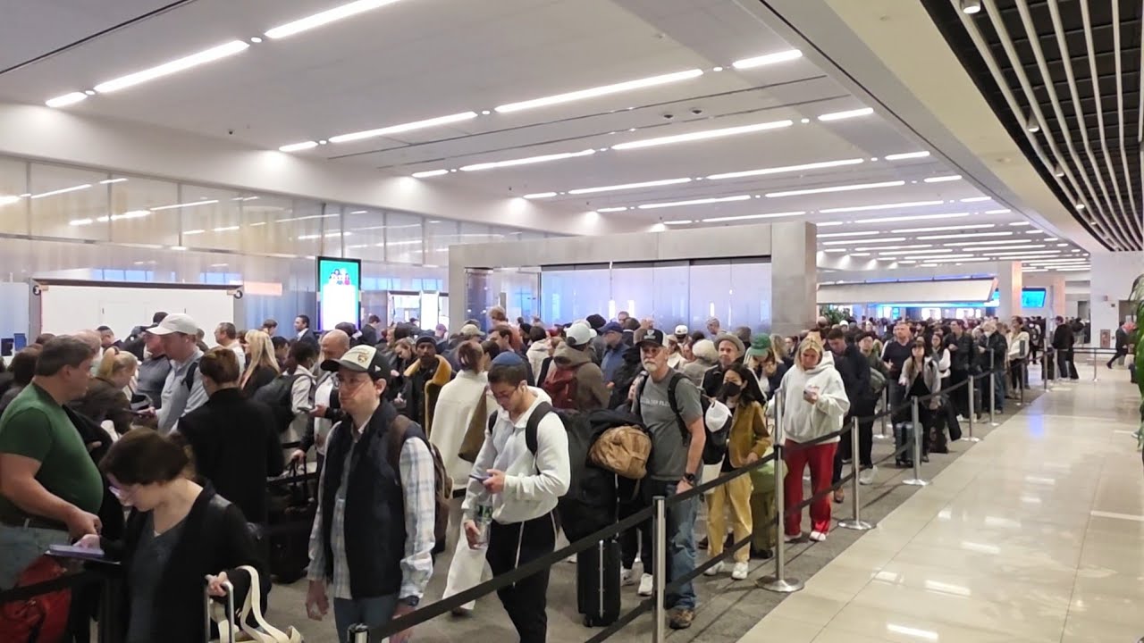 VIDEO: Massive TSA PreCheck Line Wraps to Parking Lot at Terminal B LaGuardia