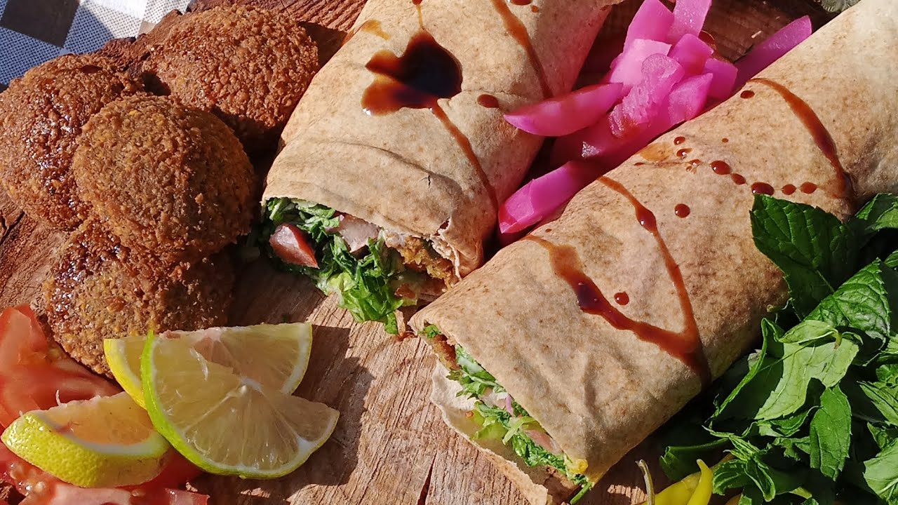 الطريقة الأصلية لتحضير الفلافل المقرمشة في المنزل | Authentic Homemade Falafel Recipe 🌿✨